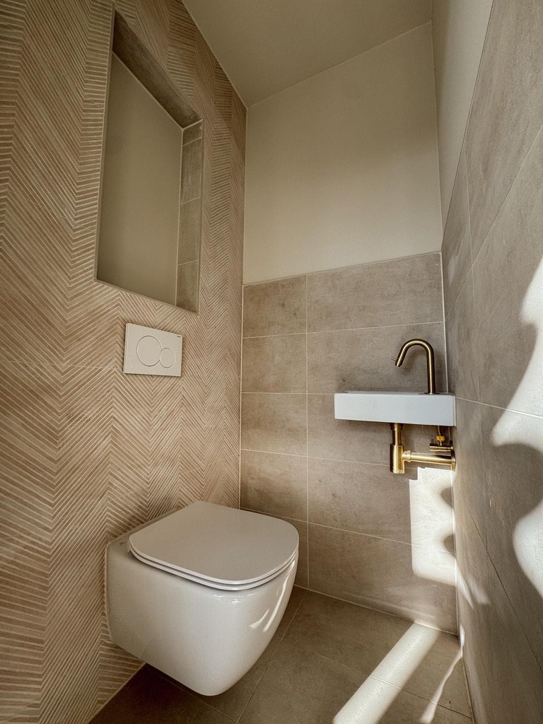 ECB9F363-5689-4708-8184-62C1CB899913_1_105_c